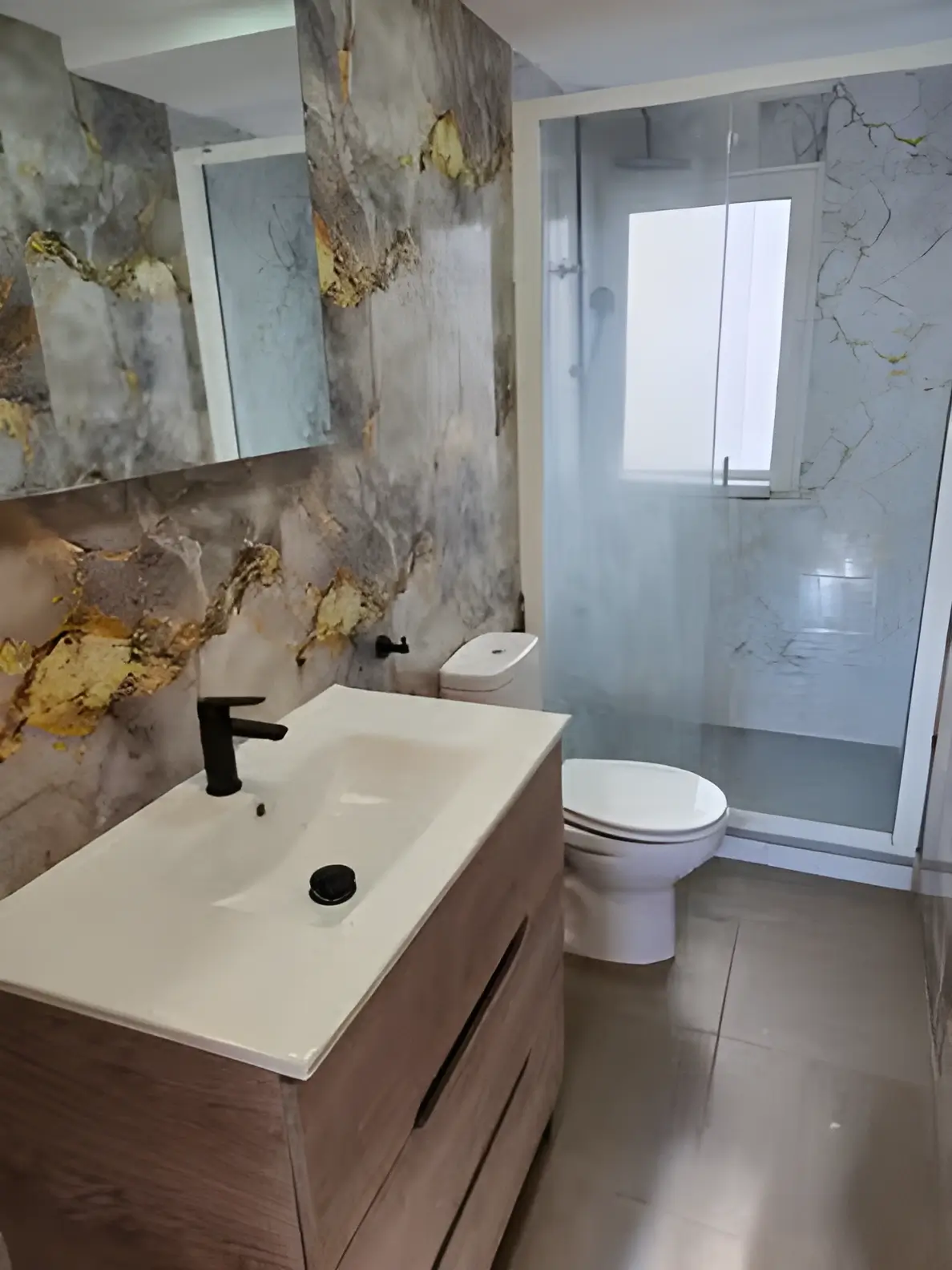 Reformas de Baños Albacete con plato de ducha moderno